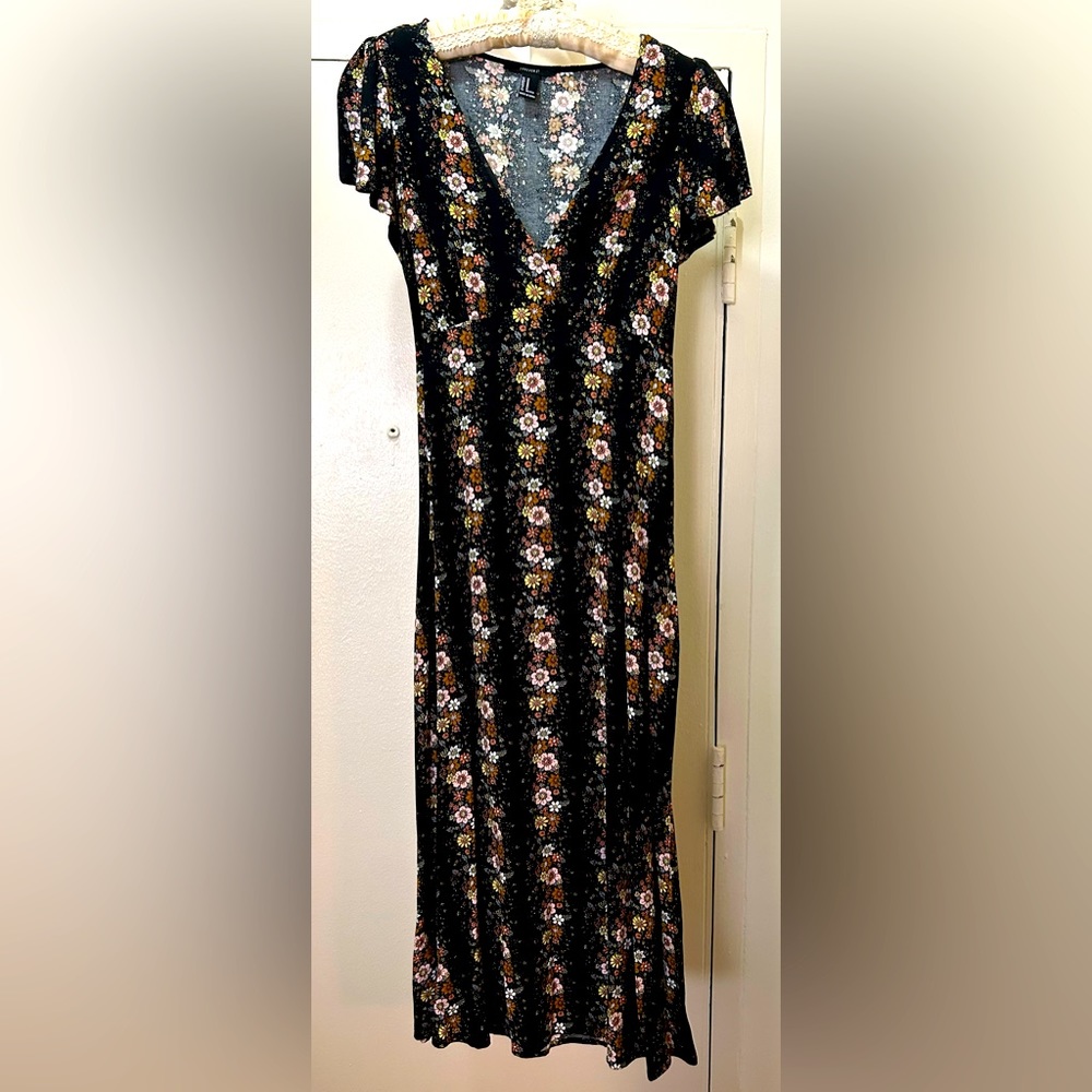 Forever 21 Black and Floral Pattern Dress, Size Medium